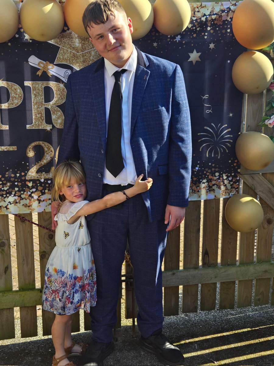 DeltaStrand's tweet image. One of our pupils from the past enjoyed his prom on Friday. His little sister was very proud of him, as are we. Now, a young man who is ready for his next adventure at college. We wish you the best of luck, Ben! @DeltaStrand #Proud
#PromNight @HavelockAcademy @mandspinky