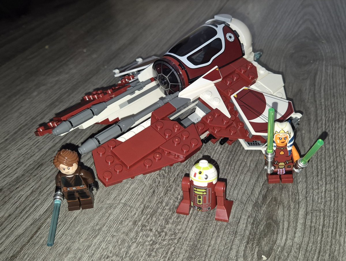 MarkYarksHopper's tweet image. Built this Morning- Star Wars Lego Ahsoka's Jedi Interceptor 😁