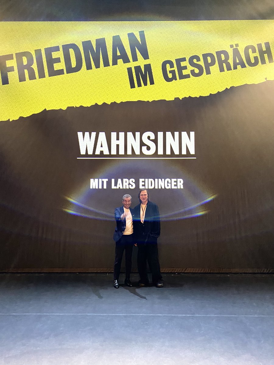 "Friedman im Gespräch": in der letzten Ausgabe unserer Gesprächsreihe in dieser Spielzeit sprach Michel Friedman mit dem Schauspieler Lars Eidinger über Wahnsinn. eine Aufzeichnung des Gesprächs findet ihr auf berliner-ensemble.de/magazin/das-is… und überall, wo es Podcasts gibt. #BEfriedman