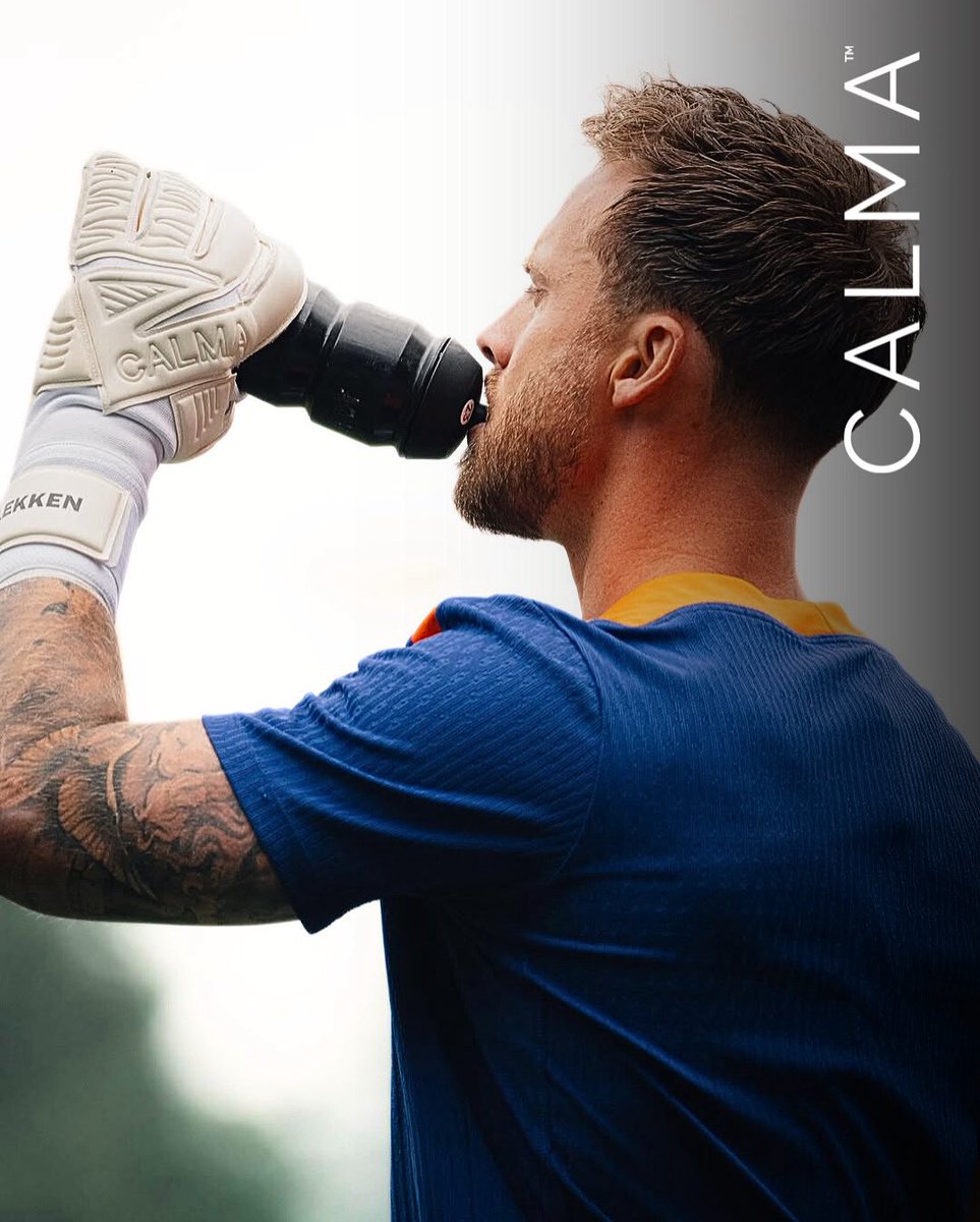 Who knew gloves could make drinking water look so good? 😎🧤 #Calma #CommandTheChaos