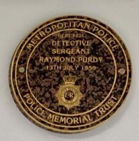tpmt_org's tweet image. Today we remember DS Raymond Purdy of the Metropolitan Police who was shot and murdered arresting a suspect in 1959. Ray was a 43 yrs old family man. We erected our memorial to him in 2019 where today we laid a floral tribute #HonouringThoseWhoServe
#PoliceMemorials #PoliceFamily