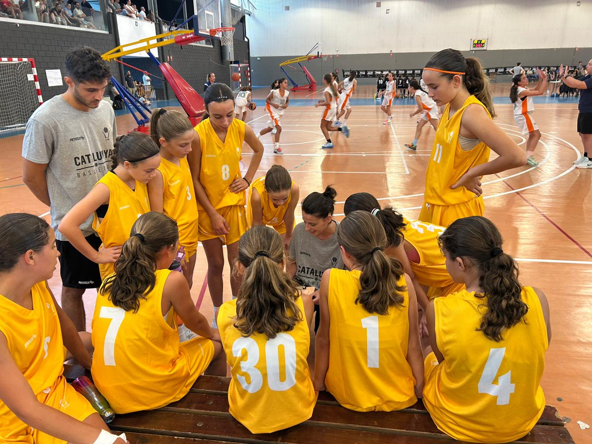 FCBQtecnic's tweet image. TORNEIG I 🏀Torneig Seleccions Mini Balaguer
Jornada 2 (Masculí)
Catalunya-1 - Catalunya-2 (113-87)
Aragó-Catalunya-2 (68-64)
Jornada 2 (Femení)
Catalunya-1 - Catalunya-2 (52-51)