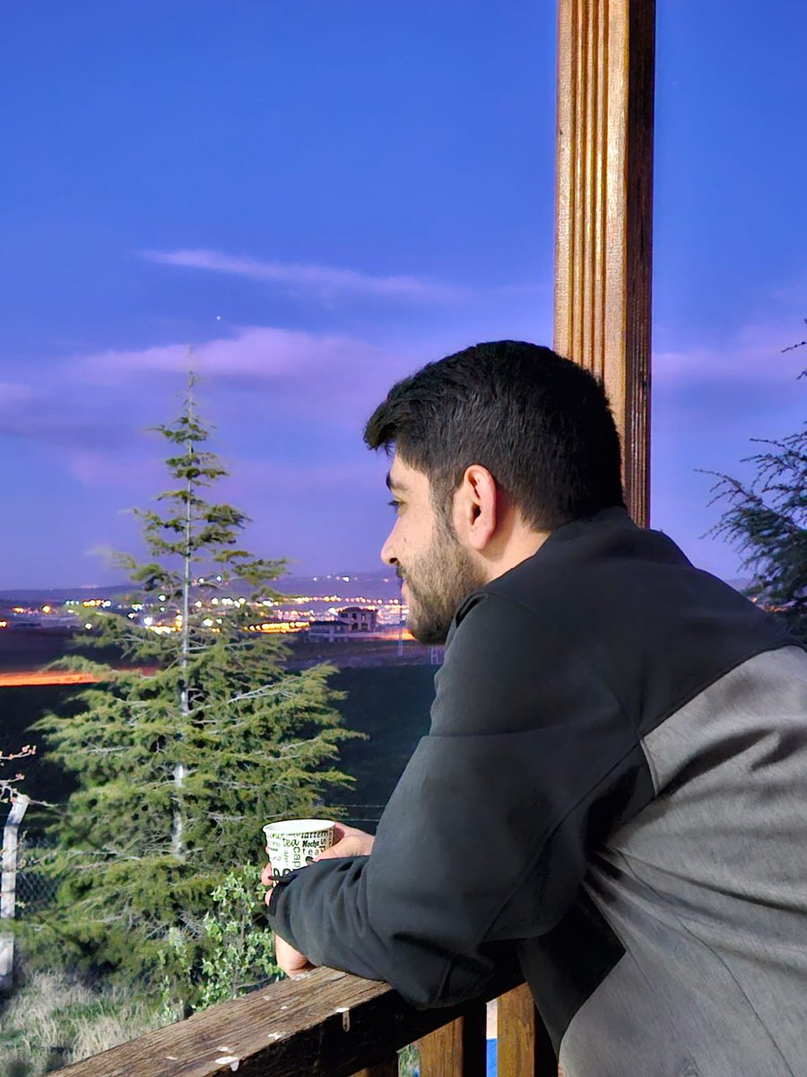 agdankarauni's tweet photo. İşte ahiret yurdu (cennet)! Biz onu yeryüzünde böbürlenmeyi ve bozgunculuğu arzulamayan kimselere veririz. En güzel akıbet, takva sahiplerinindir. Kasas/83

Ankara gençliğinin abisi, sadık dava adamı, Ankara Şube Üniversite Komisyonumuzun güler yüzü, yorulmaz Teşkilat Başkanı Merhum Muhammed Usame Okutan abimizin ve merhume annesinin şehadetinin sene-i devriyesinde rahmet, minnet ve özlemle anıyoruz. Mekanı cennet kabri nur olsun. Hepimizi İslam davası altında topladığı gibi cennette de bir ve beraber eylesin.