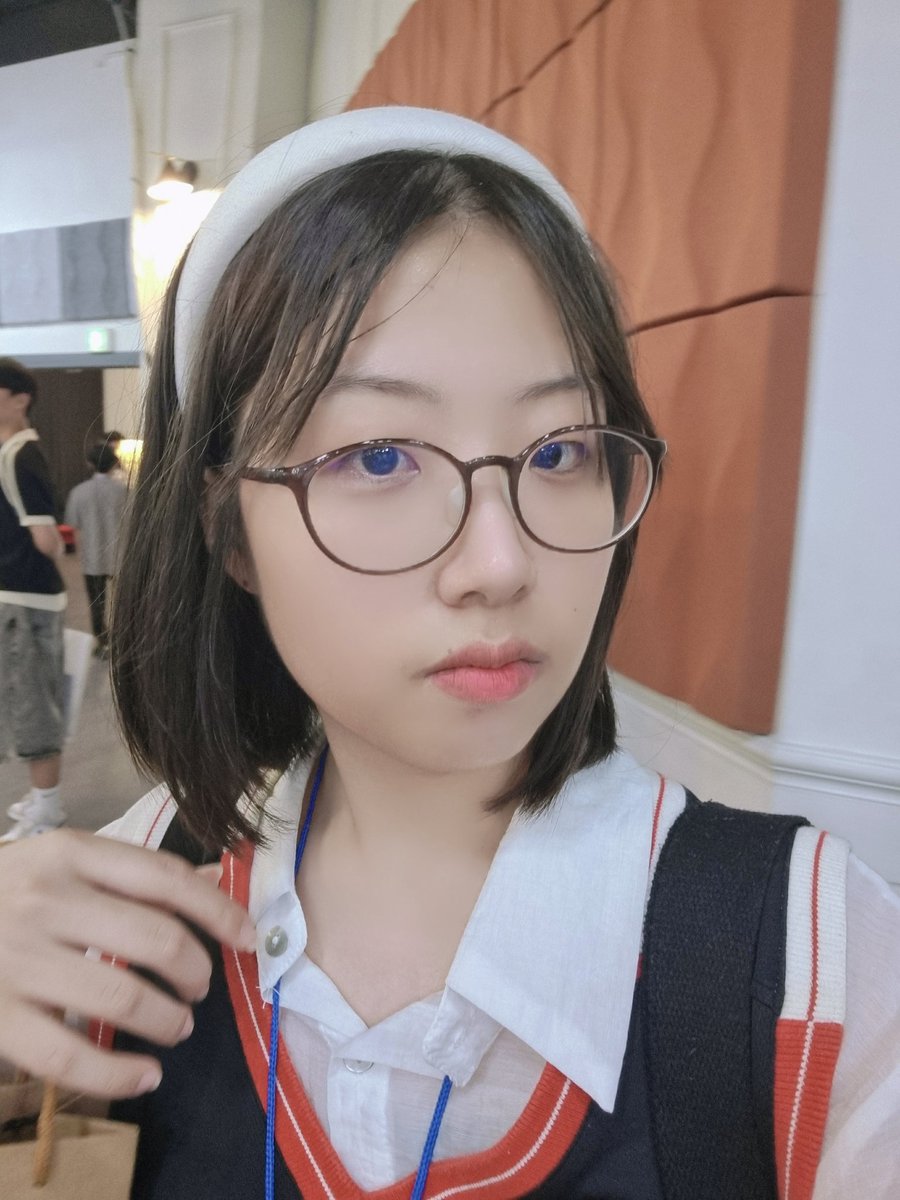 moabooing's tweet photo. #CCF #COSCRE #코스크리 #코스프레
오늘 진짜 ccf 재밌었어요!밖에 더우니까 최대한 안에 에어컨 빵빵하게 틀어주시구 안에 짐 보관하구 이쁜 웅니들이랑 사진두 찍고 다른 분들이랑 덕질토크도 하구~특히 이벤트!!!! 진짜 좋았어요!!!! 오타쿠 퀴즈부터 소원권이벤트, 경매 이벤트까지ㅋㅋ 최고였어요 https://t.co/0oyWfWxYdw