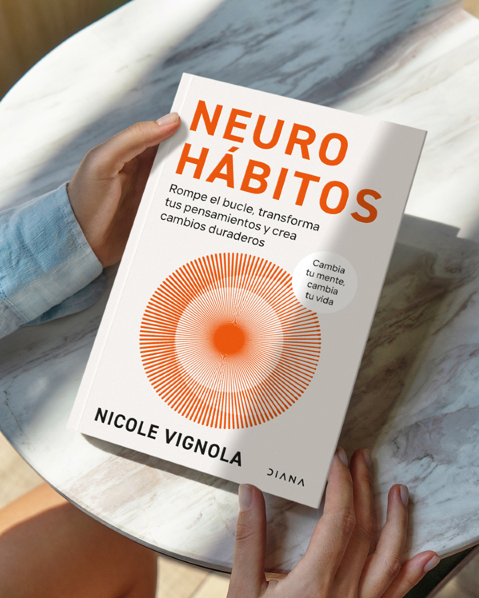 PlanetaLibrosMx's tweet image. Descubre cómo reconfigurar tu mente con Neurohábitos: la guía definitiva para crear rutinas poderosas, dejar atrás lo que te frena y transformar tu vida con base en la ciencia.
📖 Porque cambiar no es cuestión de fuerza de voluntad… sino de neuroplasticidad.