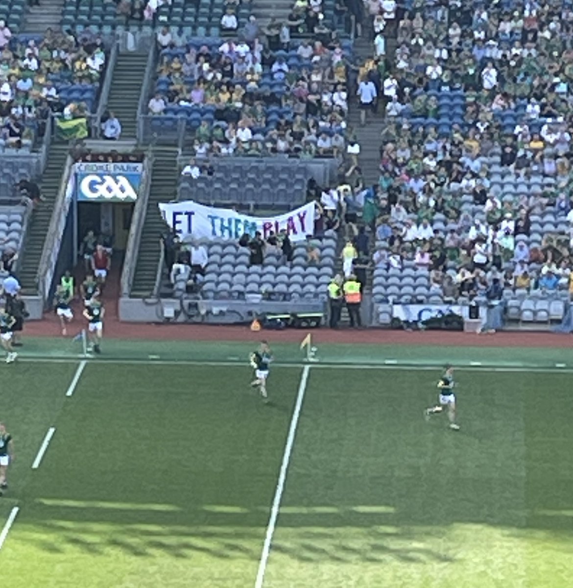 conorsclips's tweet image. #LetThemPlay