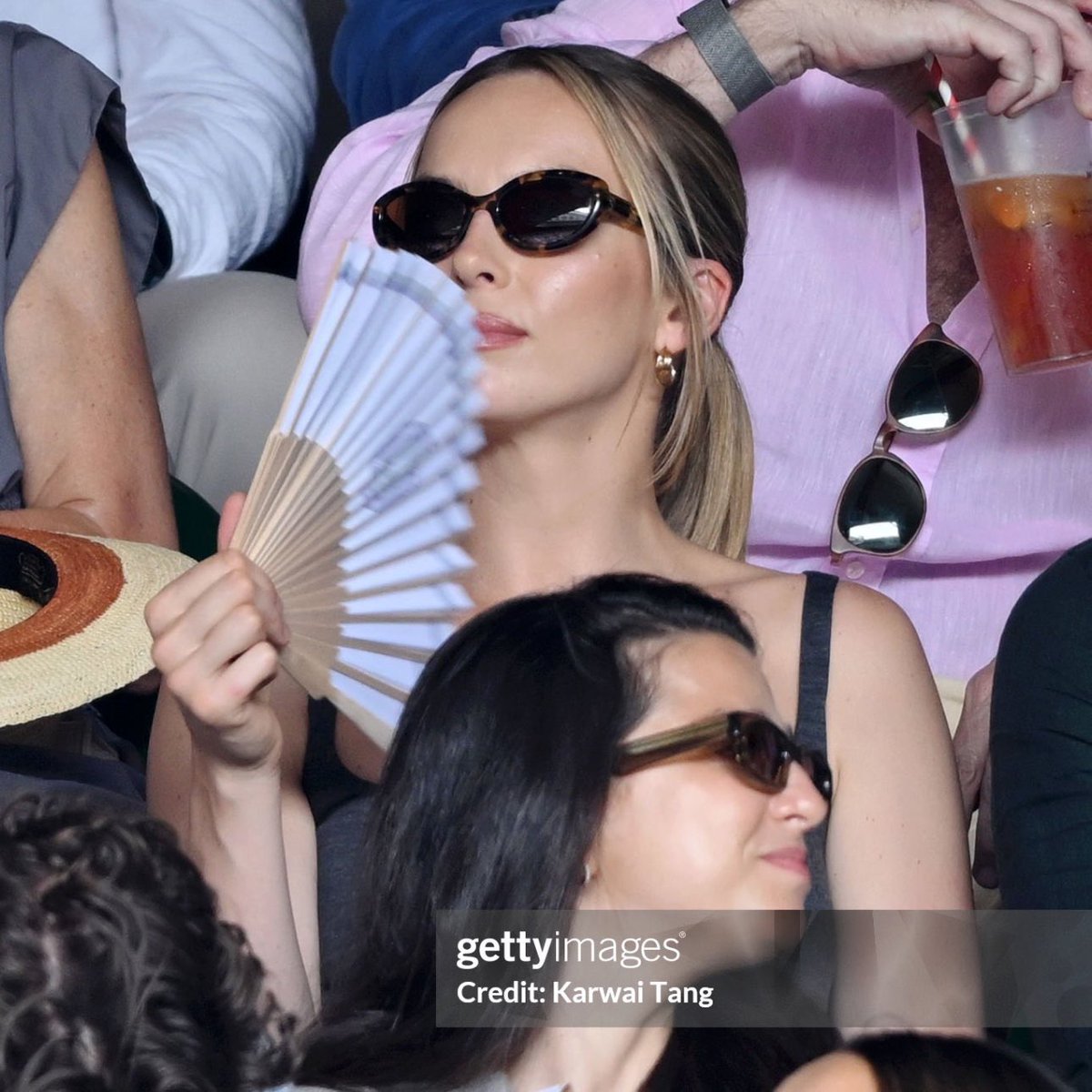 jodie comer may not be serving alcaraz style but she sure is serving mother freaking looks on this fine sunday afternoon