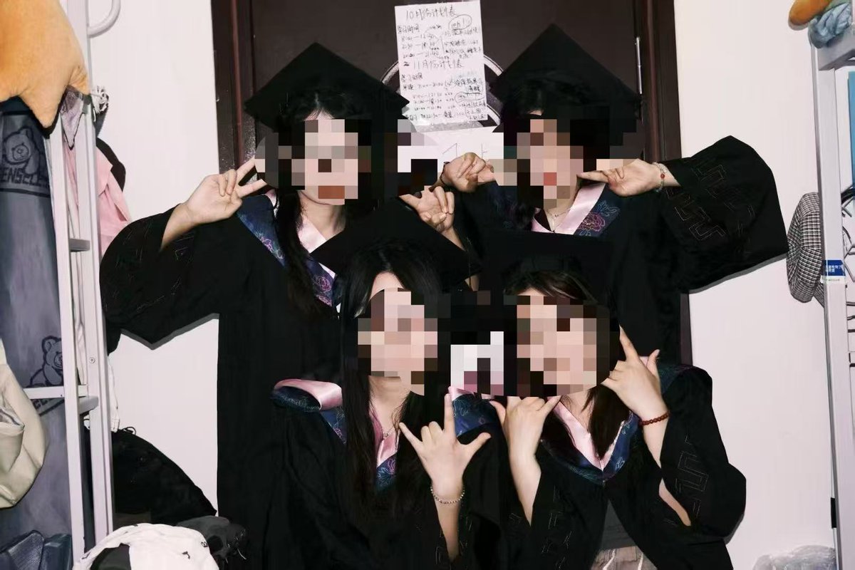 没出现的日子偷偷毕了个业，现在放假了开始营业，门哥快来
转发、点赞抽2个疯狂星期四 #线下 #门槛 #女大学生 #反差 #爸爸活