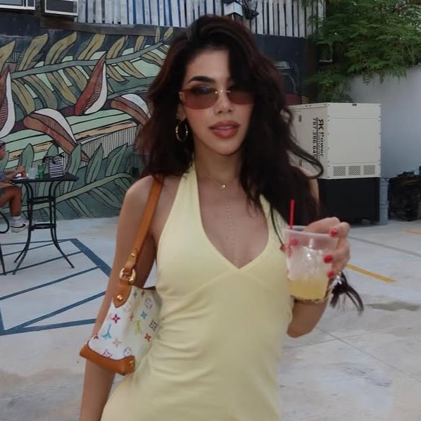 KeniaOsReport's tweet image. Spotify Update — Oyentes Mensuales:

@KeniaOs — 8,873,575 (+93,158).