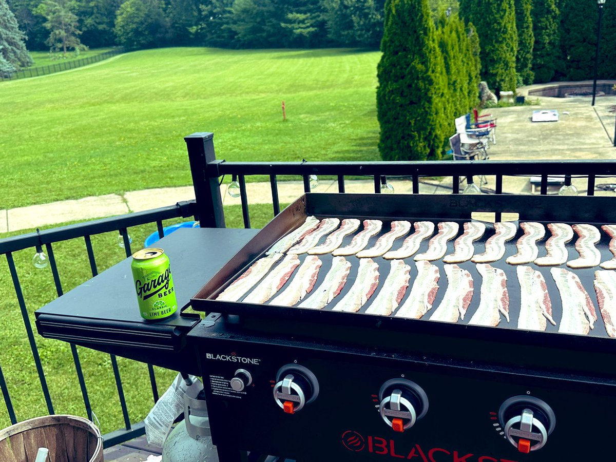 LV42613's tweet image. Good Morning!! Just cooking breakfast and having a mimosa @drinkgaragebeer cutting the grass is next!!