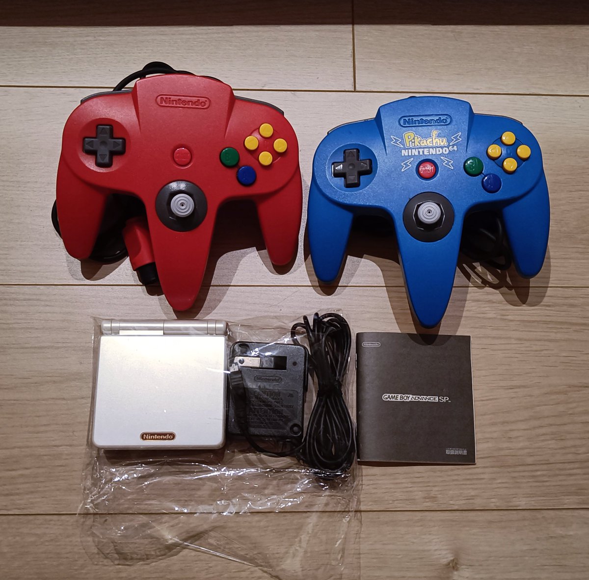 Consoles4You's tweet image. I'm in Japan for the next few weeks
Havn't had much time to look for games, but managed to grab a famicom sp and 2 nice n64 controllers in a bookoff a bit outside of Tokyo.
Unfortunately prices at the touristy places are skyrocketing. Loved the pkmn gbl, but too pricy for me.