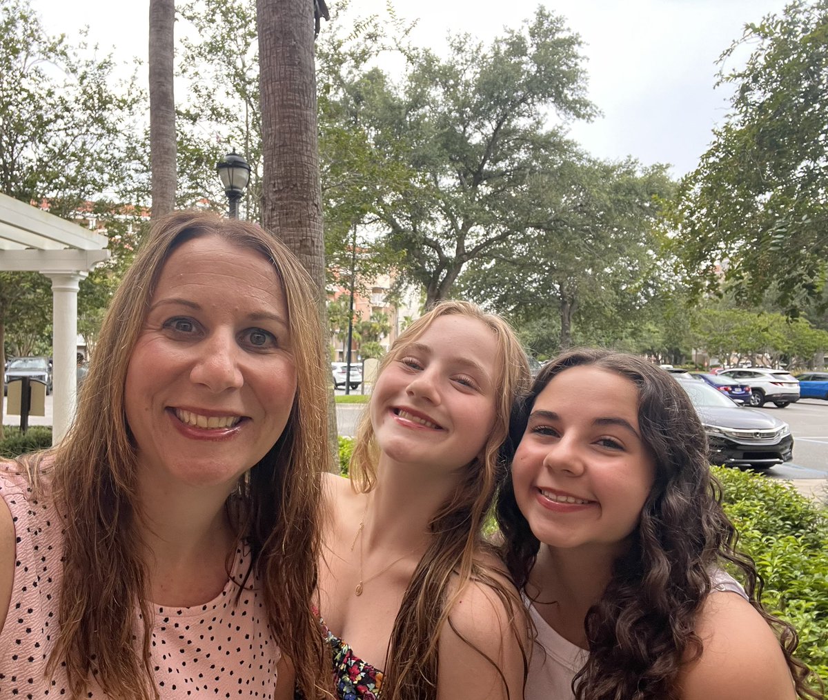 BitnerAndrea's tweet image. Sunny smiles from the Sunshine State…starting to wonder why we don’t live here. This break has been so good for me. Ready to inspire and support some incredible teachers in the next few weeks!