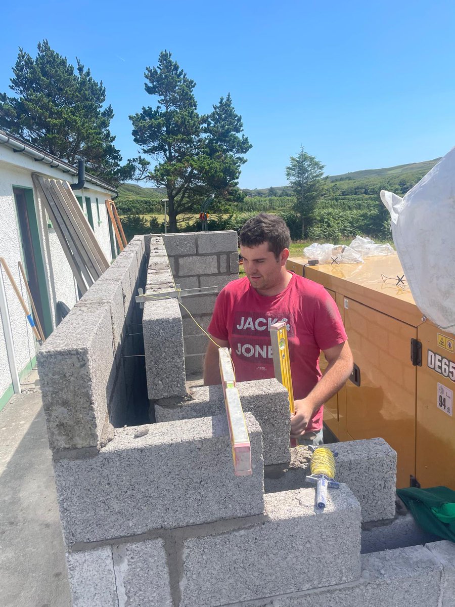 GarnishGAA's tweet image. ⚡️Development update
We are currently building an enclosure around the generator to protect it from the elements. Particular thanks to apprentice blocklayer Stephen Lane  for his time to building surrounding walls!🟢🟡