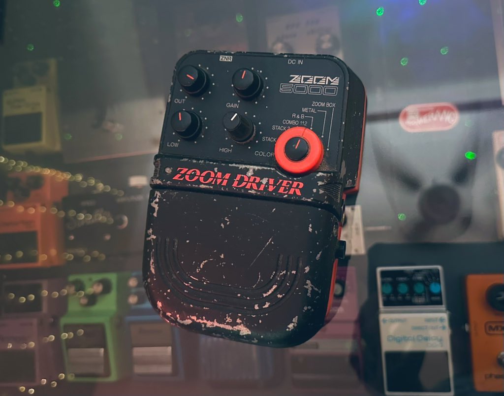 Pedal of the day. Early 90s Zoom Driver 5000. This one has seen better days. There was also a matching Chorus pedal, the Zoom Choir 5050. Who remembers them? 🎛️ 🎸