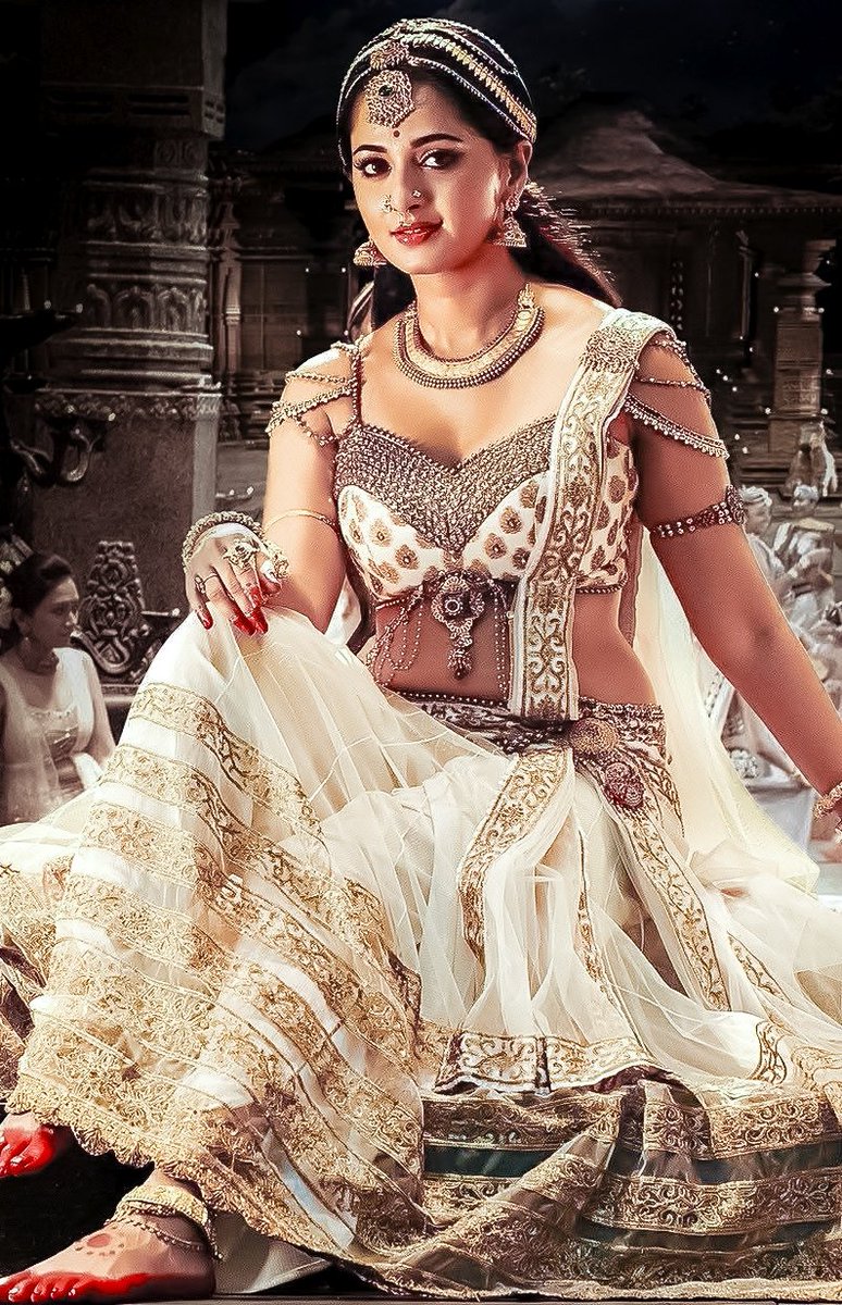 what are you madam 😭👑

<a href="/MsAnushkaShetty/">Anushka Shetty</a> #AnushkaShetty
