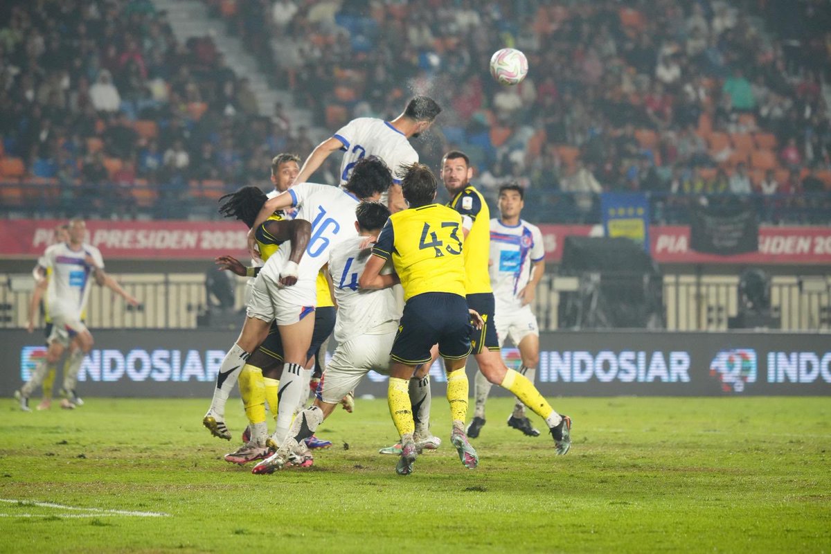 bbcoxfordsport's tweet image. FULL-TIME: Oxford Utd trip to Indonesia ends in defeat. They are beaten in the rain affected President’s Cup final 2-1 by Port FC of Thailand. Pic: Piala Presiden