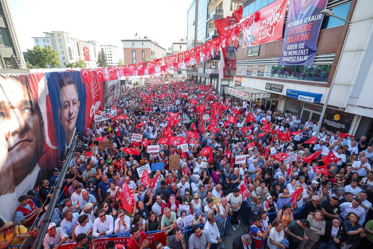 dk_imamoglu's tweet image. Bugün Adıyaman’dan halkın iradesine sahip çıkan, adalet ve demokrasiyi savunan kararlı bir duruş yükseldi! Ülkemizin dört bir yanında sessizlik değil dayanışma, korku değil cesaret büyüyor.
@eczozgurozel @CBAdayOfisi