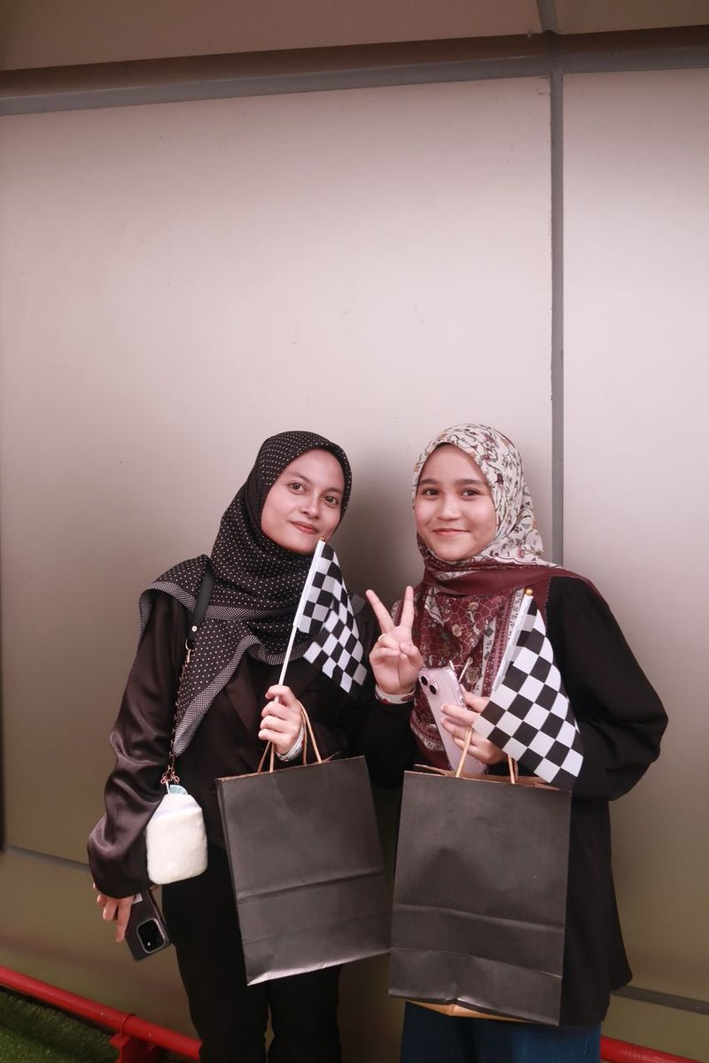 9AS UP !27 tweet media
