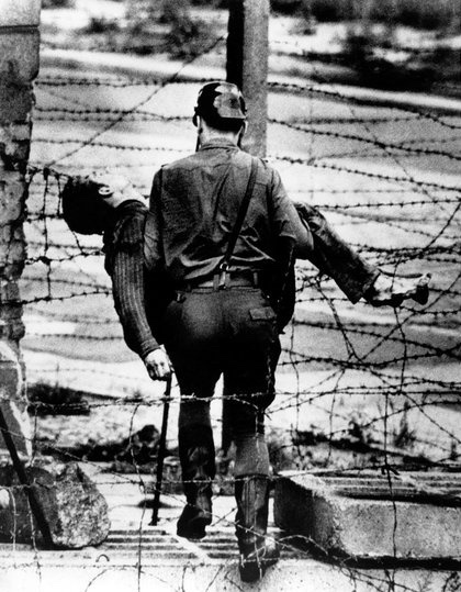 Wie Linke Leuten auf der Flucht „helfen“
