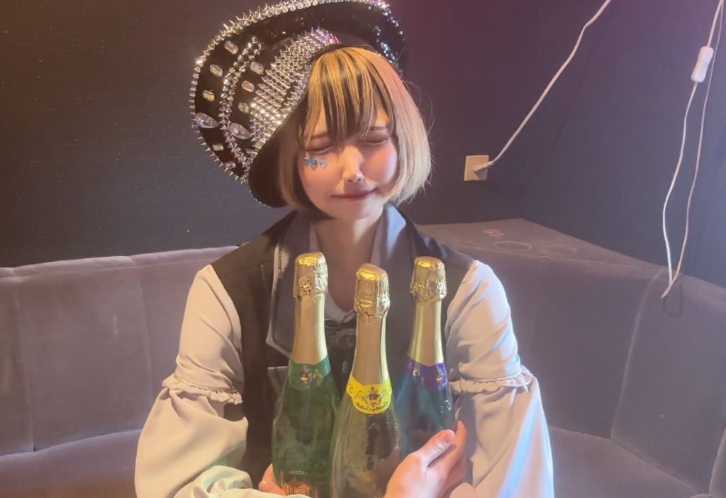 懺悔グループ退店したことをお知らせします。
初代問題児コンカフェ6人目の問題児そして懺悔コンカフェ 店長 といといらんどの国王といてんしでした。

2023.0310~2025.07.12-