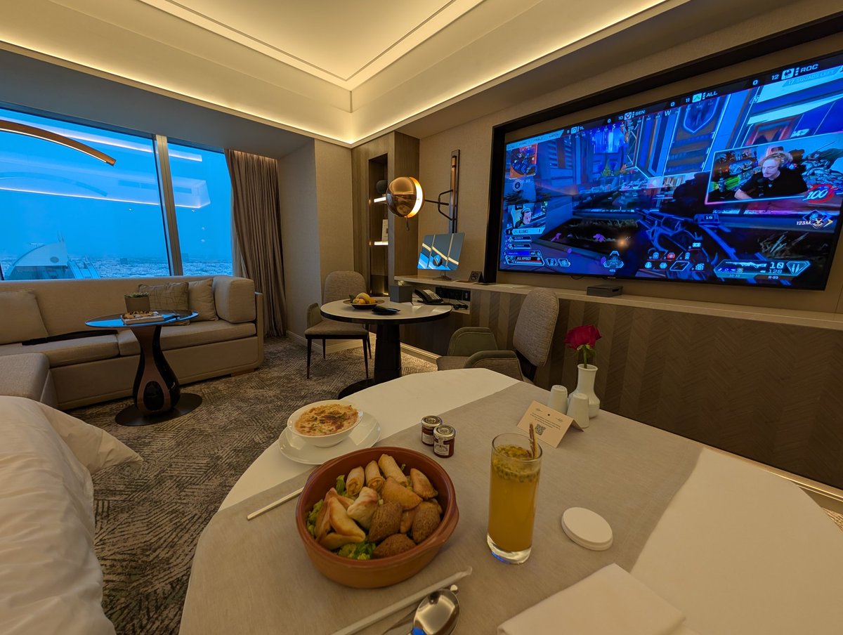 hodsic's tweet image. watching my dreams crumble from the 42nd floor of the Riyadh tower 馃