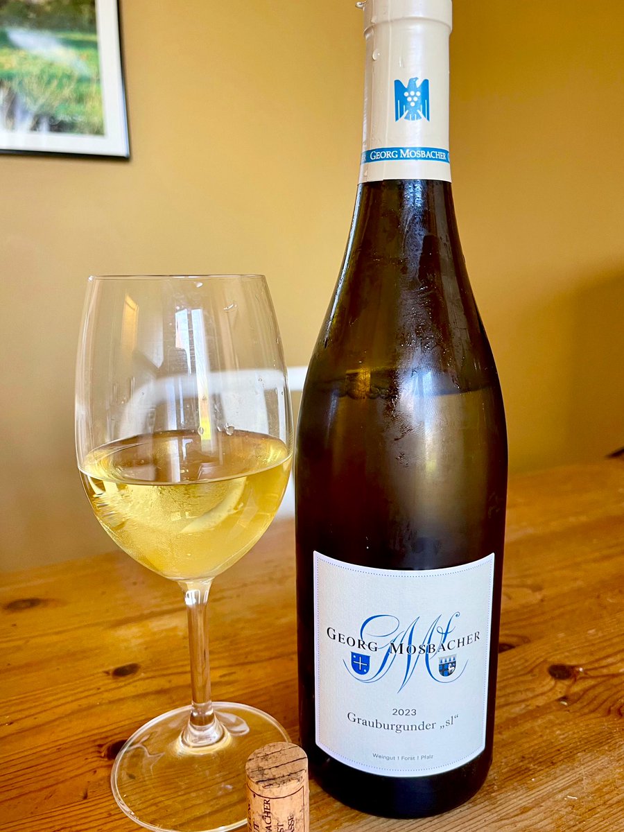 #SundayLunch #VolAuVent #FrenchFries
Cloudy w occasional ray of sun, 27°C.
Slept in a little but started in time to finish vol-au-vent for lunch. Superb Grauburgunder sl by @weingut_GeorgMosbacher!
What a great stage in TdF2025! Now watching Wimbledon Men’s Final!
Happy Sunday!