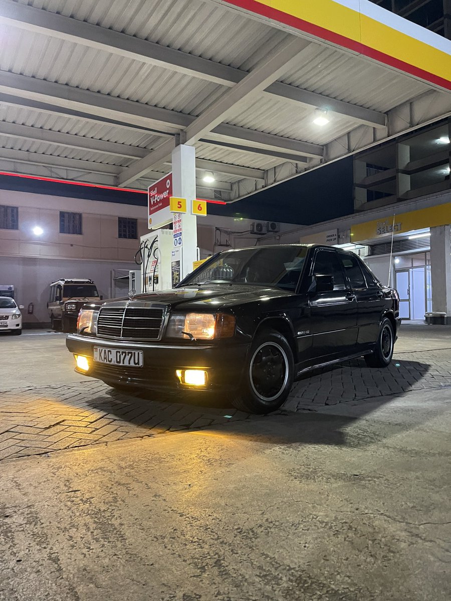 Yesterday 12 midnight at Shell opposite GPO I met a legend with 190E evo straight 6 M103 dressed in a full evo body kit! It sounded like heaven on earth .. just look at that masterpiece