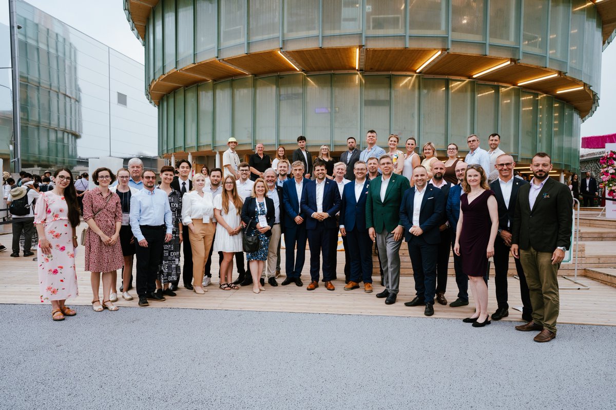 expo2025czechia's tweet image. Czech Minister of the Environment @hladikpe visited our pavilion at #EXPO2025 to discuss climate resilience, sustainability, and green innovation. 🌱
From early flood warning systems to circular economy solutions – Czechia is ready to lead. 🇨🇿
🔗 shorturl.at/OdXD0