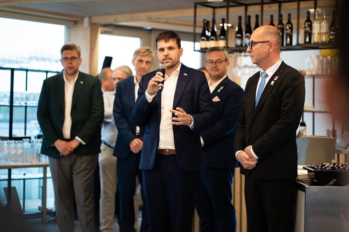 expo2025czechia's tweet image. Czech Minister of the Environment @hladikpe visited our pavilion at #EXPO2025 to discuss climate resilience, sustainability, and green innovation. 🌱
From early flood warning systems to circular economy solutions – Czechia is ready to lead. 🇨🇿
🔗 shorturl.at/OdXD0