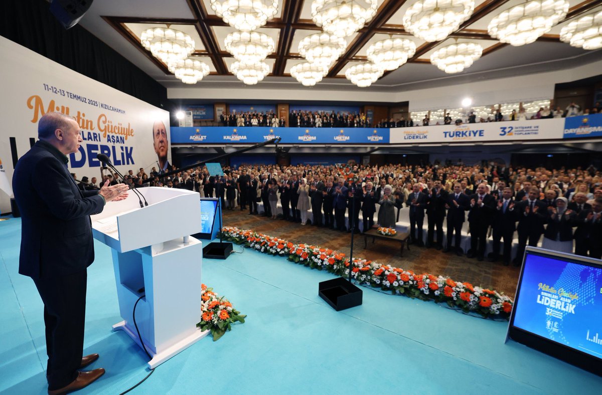📍 Kızılcahamam

Cumhurbaşkanımız, Genel Başkanımız Sayın <a href="/RTErdogan/">Recep Tayyip Erdoğan</a> ’ın teşrifleriyle 32. İstişare ve Değerlendirme Toplantımızı gerçekleştirdik. 

Milletimize hizmet yolunda kararlılığımızı yinelediğimiz, yol ve dava arkadaşlarımızla istikametimizi pekiştirdiğimiz bu anlamlı