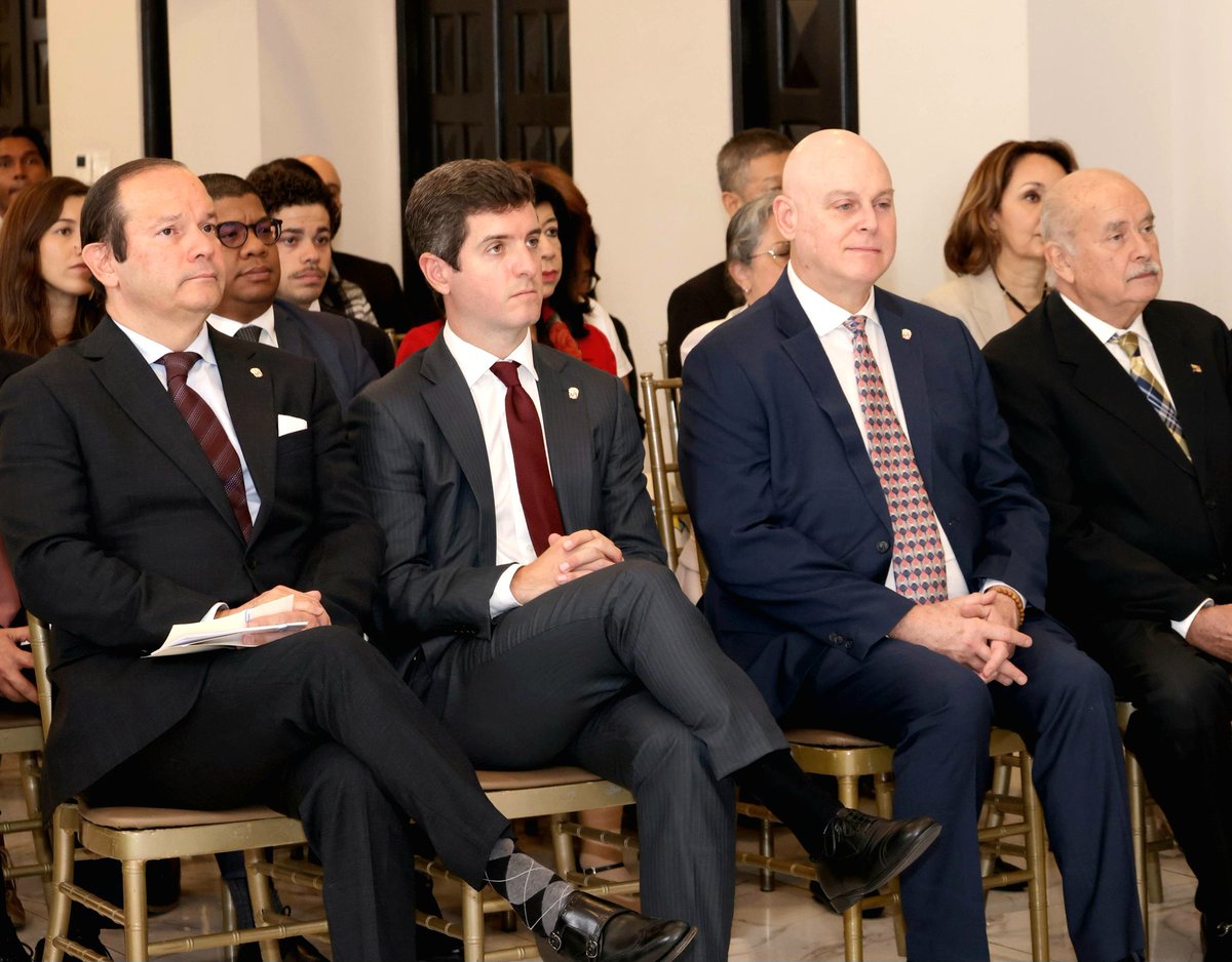 Carlos Guevara Mann (@guevaramann) on Twitter photo Valiosa exposición en <a href="/CancilleriaPma/">Cancillería de Panamá</a> sobre alfabetización constitucional, a cargo del <a href="/MiguelABernalV/">Miguel Antonio BERNAL Villalaz</a>, asesor presidencial y director de la Secretaría Presidencial para la reorganización del Estado y Asuntos Constitucionales (<a href="/sepresac/">SEPRESAC</a>).
<a href="/radioanconpa/">Radio Ancón</a>
<a href="/destinopty/">destinopanama</a>
<a href="/MetroLibrePTY/">Metro Libre</a> Valiosa exposición en <a href="/CancilleriaPma/">Cancillería de Panamá</a> sobre alfabetización constitucional, a cargo del <a href="/MiguelABernalV/">Miguel Antonio BERNAL Villalaz</a>, asesor presidencial y director de la Secretaría Presidencial para la reorganización del Estado y Asuntos Constitucionales (<a href="/sepresac/">SEPRESAC</a>).
<a href="/radioanconpa/">Radio Ancón</a>
<a href="/destinopty/">destinopanama</a>
<a href="/MetroLibrePTY/">Metro Libre</a>