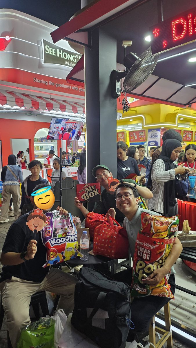 ABE (@aberdeenwirawan) on Twitter photo "Emang anjing ya lu be, sejak kapan gua suka es krim?! kenapa gua beli es krim sampe 100k kalo ga karena liat lu beli juga?!?!"
takut banget baru kenal udah di anjing-anjing-in <a href="/vincentstefs/">Vincent 🍰</a> 🤣
Thanks for today, guys <a href="/selawenolpitu/">Leo Jawa</a> 💕💕💕 "Emang anjing ya lu be, sejak kapan gua suka es krim?! kenapa gua beli es krim sampe 100k kalo ga karena liat lu beli juga?!?!"
takut banget baru kenal udah di anjing-anjing-in <a href="/vincentstefs/">Vincent 🍰</a> 🤣
Thanks for today, guys <a href="/selawenolpitu/">Leo Jawa</a> 💕💕💕