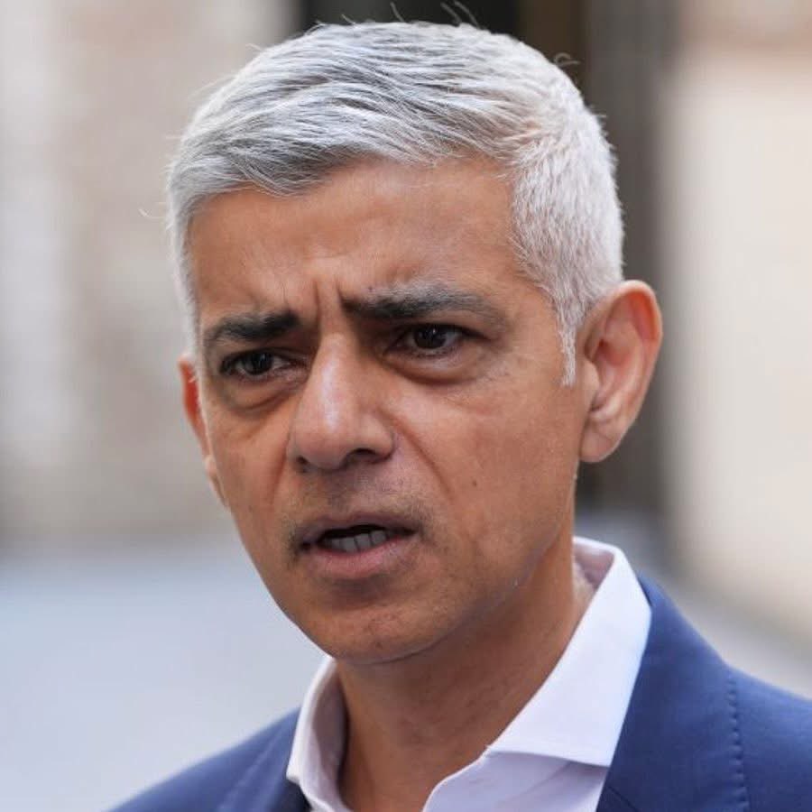 pauldbowen's tweet photo. London Mayor, little Prick @SadiqKhan said the police brutality against Mohammed Fahir Amaaz at Manchester airport last July. Was racist, Islamophobic and anti Muslim
Well @SadiqKhan can Fuck Off
#SadiqKhant #MuslimThugs https://t.co/OYbQHm7jWU