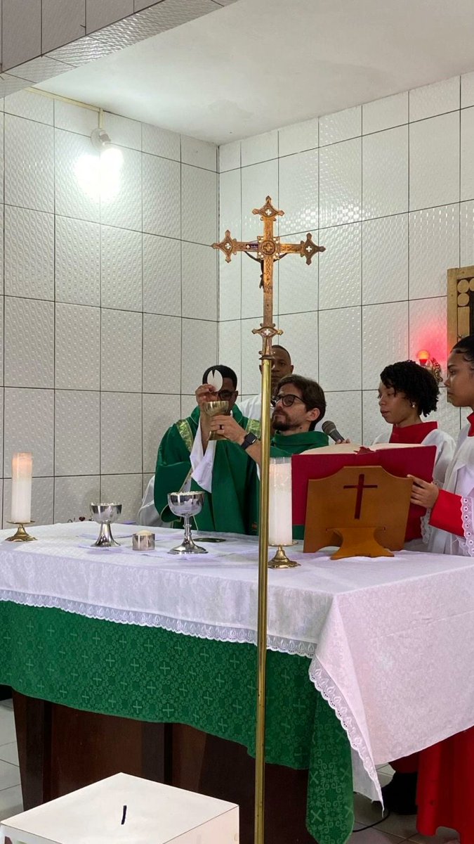 liseuxm's tweet photo. Domingo com missa, semana com benção. https://t.co/78KaBv1QQI
