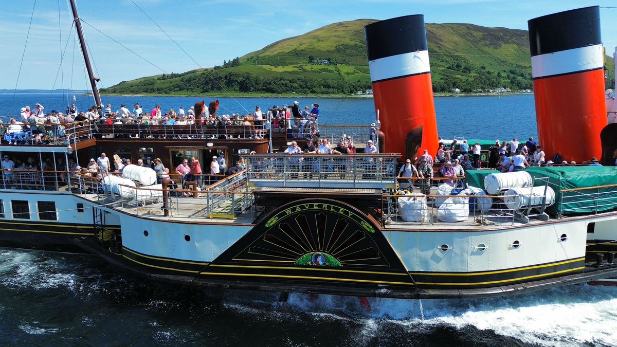 PS_Waverley's tweet image. SUMMER PADDLING AT ITS BEST - Check out these images 👇 

Waverley captured as she paddles astern from Lochranza on her way to Campbeltown and for an afternoon cruise along the Kintyre Coast. 

Waverley’s next sailing from Lochranza and Campbeltown will be on Wednesday 6th…