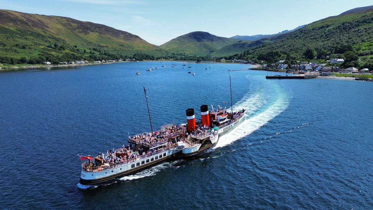 PS_Waverley's tweet image. SUMMER PADDLING AT ITS BEST - Check out these images 👇 

Waverley captured as she paddles astern from Lochranza on her way to Campbeltown and for an afternoon cruise along the Kintyre Coast. 

Waverley’s next sailing from Lochranza and Campbeltown will be on Wednesday 6th…