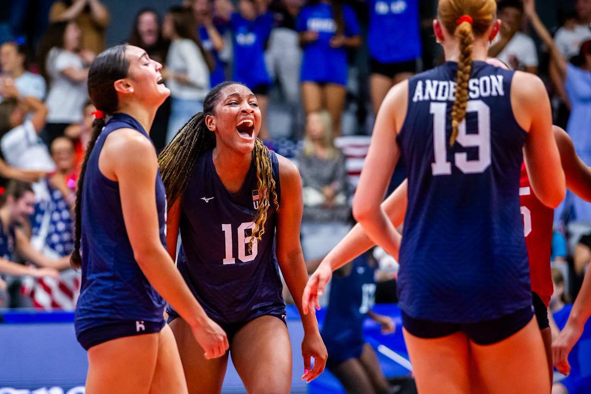 TexasVolleyball's tweet image. Cari Spears & @usavolleyball U19 go for gold against Bulgaria at 11:15! Tune in on VBTV and cheer πΊπΈ on!
πΈ: @volleyballworld