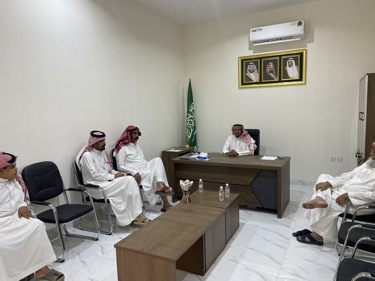 N1_7p's tweet photo. شرفنا اليوم الاستاذ محمد بن حسين بن صمهود والمدرب الكبير ناهض بن عبدالله بن صمهود بزيارتهم لميدان سباقات الخيل بالغريف بمحافظة الخرمه واطلاعهم على مرافق الميدان واخر التجهيزات لموسم هذا العام من سباقات الميدان وابدوا اعجابهم بكل ماتم انجازه مت عمل يضاهي افضل الميادين بالمملكه https://t.co/CcqTvY4Vqc