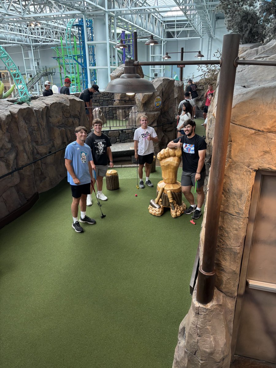 YBABaseball's tweet image. Post 12 ends the Gopher Classic tournament with a Mall of America trip and a little hotel poker!