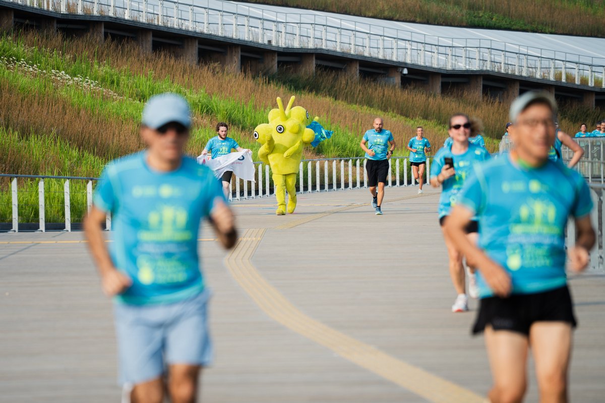 expo2025czechia's tweet image. René joined one of the morning runs at EXPO 2025 – and let’s just say, he kept up just fine. 🏃♂️😄
Moments like this make life at the Czech Pavilion even richer.
@ReneExponaut
#EXPO2025 #CzechPavilion #EXPO2025Czechia #René #ReneExponaut