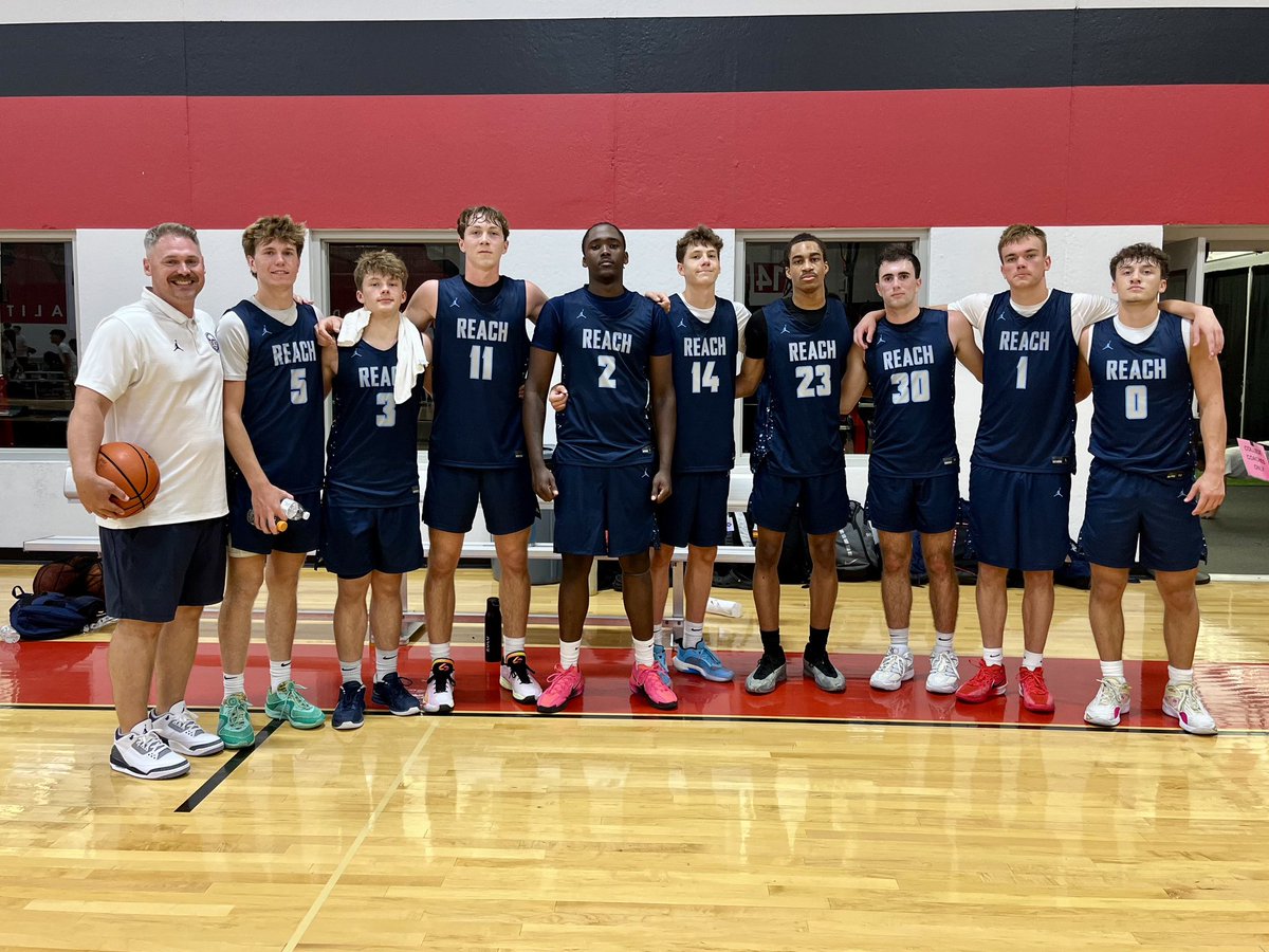 Reach2026's tweet image. 4-0 weekend complete! We sealed it with a 74-53 win, showcasing great team basketball and 20 assists. Next stop: Grand Rapids! #beLEGENDARY #BeALegend 

Suardini 23pts
Slone 19pts
Stephens 12pts 8rbs
Jamison 10pts 5asts 3blks
Charter 6pts 6asts 5rbs
Simpson 4pts