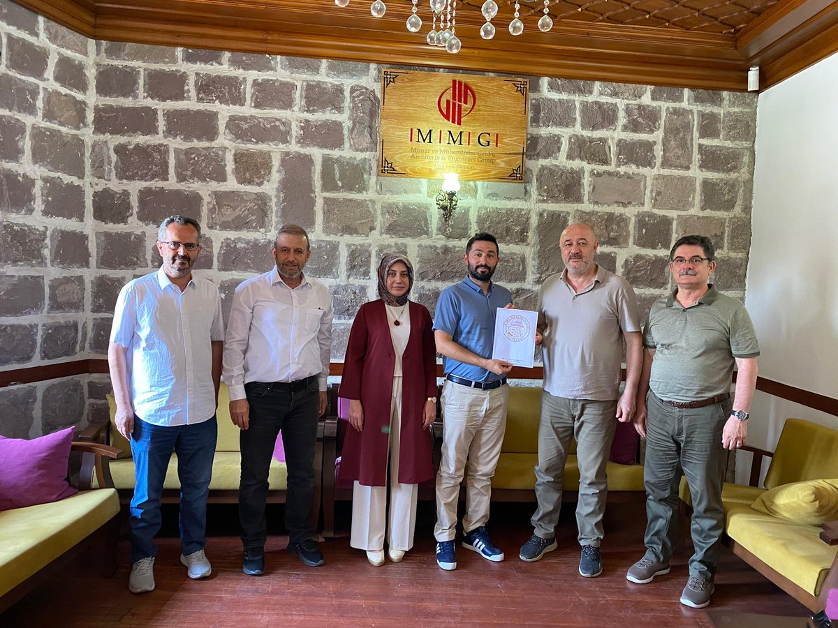 Kamu Mühendisleri Platformu (@kamuhendisleri) on Twitter photo 📍 Kamu Mühendisleri Platformu olarak MMG Ankara Şubesi ile bir araya geldik.
Kamu mühendislerinin;
🔹 Mesleki itibar kaybı,
🔹 Ekonomik ve sosyal hak kayıpları,
🔹 Mühendislik Fakültelerinin kontenjan ve alım şartlarındaki sorunlar,
🔹 Mühendislik Meslek Kanunu ihtiyacı
gibi 📍 Kamu Mühendisleri Platformu olarak MMG Ankara Şubesi ile bir araya geldik.
Kamu mühendislerinin;
🔹 Mesleki itibar kaybı,
🔹 Ekonomik ve sosyal hak kayıpları,
🔹 Mühendislik Fakültelerinin kontenjan ve alım şartlarındaki sorunlar,
🔹 Mühendislik Meslek Kanunu ihtiyacı
gibi