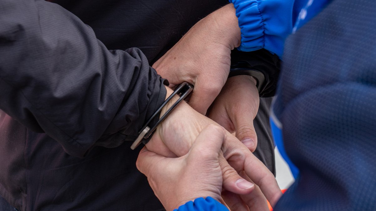 Sitten: Polizeieinsatz im Gefängnis von Sitten

polizeiwallis.ch/medienmitteilu…