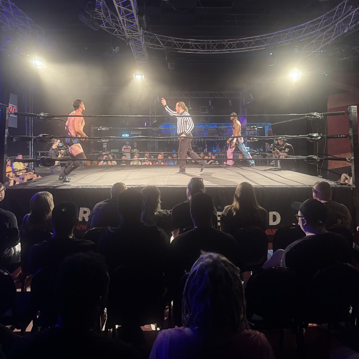 The HMV Empire crowd in Coventry is split 50/50 as Rev Pro fan favourites JJ Gale and Leon Slater do battle before the interval.

#BritWresIsAlive #SupportIndyWrestling