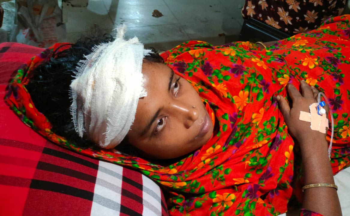 যশোরের শার্শায় পূর্ব শত্রুতার জেরে গৃহবধূকে পিটিয়ে জখম, হাসপাতালে ভর্তি