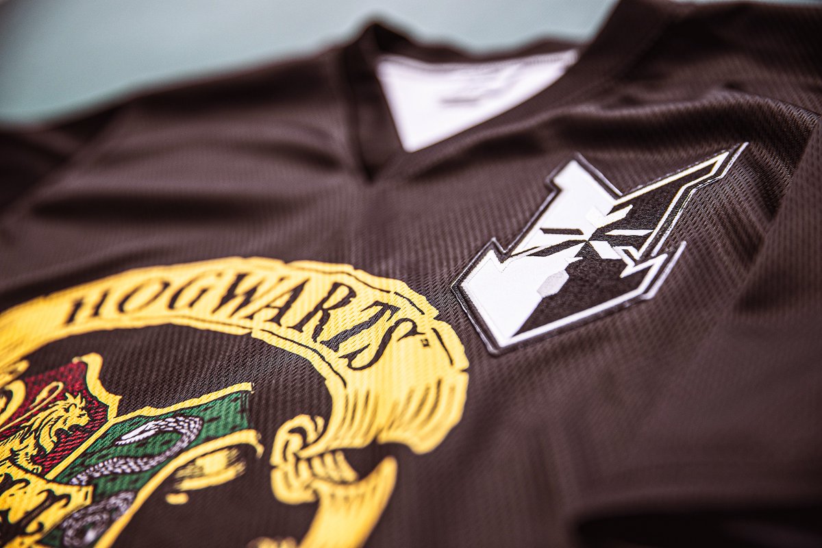 We must not tell lies... you'll want to get your hands on these. 

Our Harry Potter threads are officially up for auction. Text VICTORY to 79230 to bid now through the end of the seventh inning.