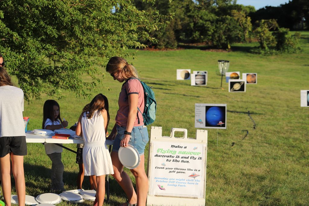 DesMoinesParks's tweet image. ⭐️Star Party
 Be an astronaut for the night and view the Perseid meteor shower through telescopes, learn about the sky up above, and party hard underneath the stars! Watch the movie Zathura: A Space Adventure at 8 PM on the big screen! 
 
📍 Ewing Park
📆 Aug 9 
⏰ 6 PM - 12 AM