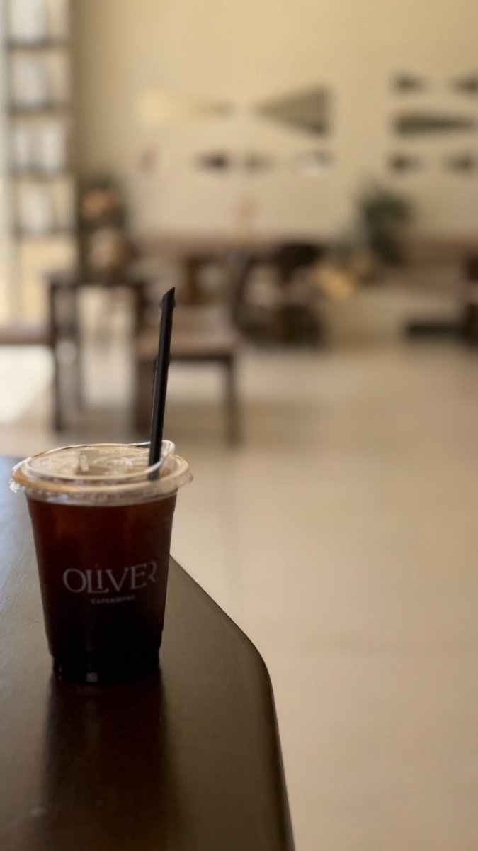 2lorm's tweet image. وأنا أشوف الثواني كل ما مرت معك ، تحلّو 
يطيب العمر بـ مقابل سنَا وجهك وضحكاته

وأنا اللي ودي أنطق قبل لا تمشي حبيبي توّ 
أحس الوقت تسبقني معك أحيان ساعاته❣️