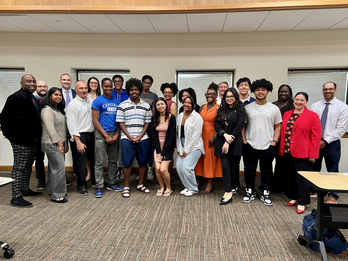 CCSU's tweet image. West Hartford schools are partnering with Central and UConn through the “Grow Your Own” initiative to support and develop future educators from within the community💙🔱
Read more🔗we-ha.com/west-hartford-…
#WeAreCentral