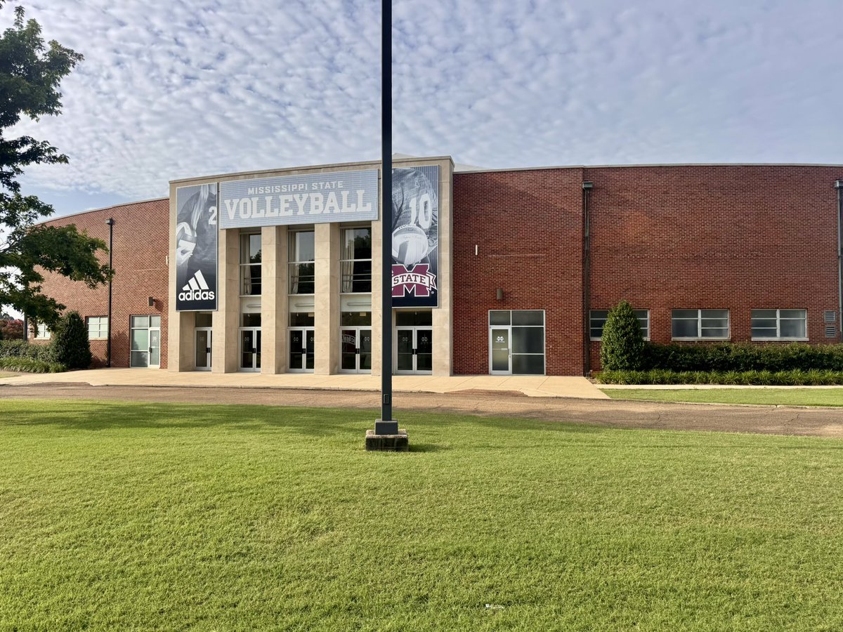 AvaRoberson_10's tweet image. 2 Days, 2 Camps, 2 Statesβ¦Enjoyed the @HailStateVB Camp! ππΆ #HailState #alabamaperformance